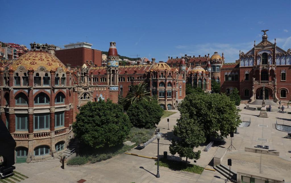 Barcelona: Hospital Sant Pau - Blick vom Verwaltungsgebäude (2022)