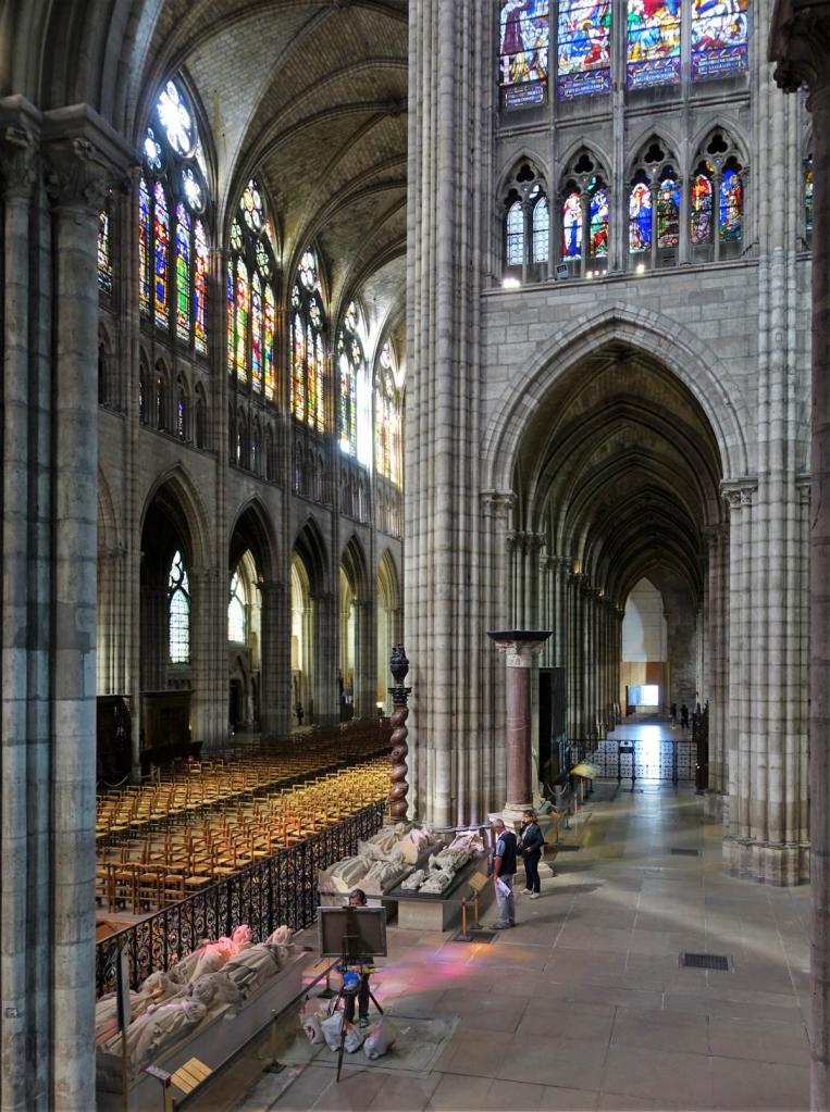 St-Denis: Abteikirche Blick aus dem Nordquerschiff nach Westen (2022)