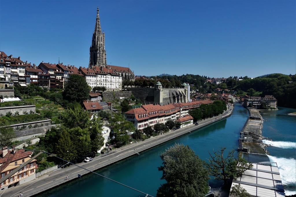 Bern: Blick von der Kirchenfeldbrücke zur Altstadt (2023)