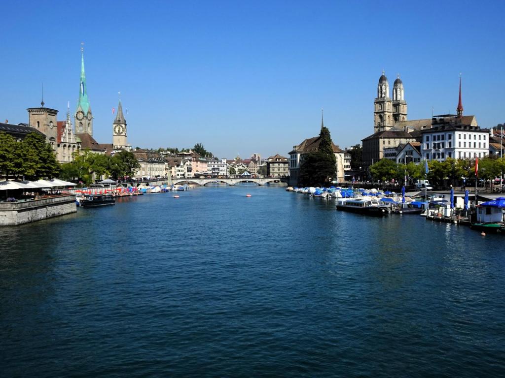 Zürich: Blick von der Quaibrücke (2023)